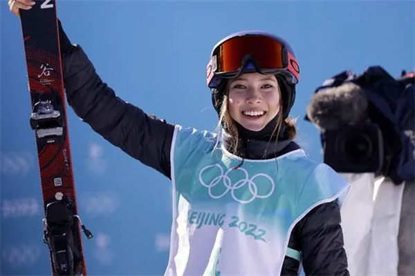 檢測冬奧冠軍穀愛淩滑雪板的顏色，選用什麽設備？